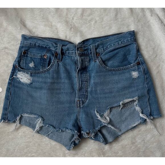 Levi's 501 Light Wash Distressed Denim Shorts - 30" - Picture 3 of 4